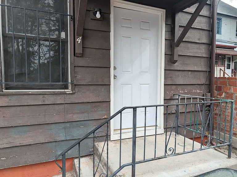 509 Broadway Ave #4 — Photo 1