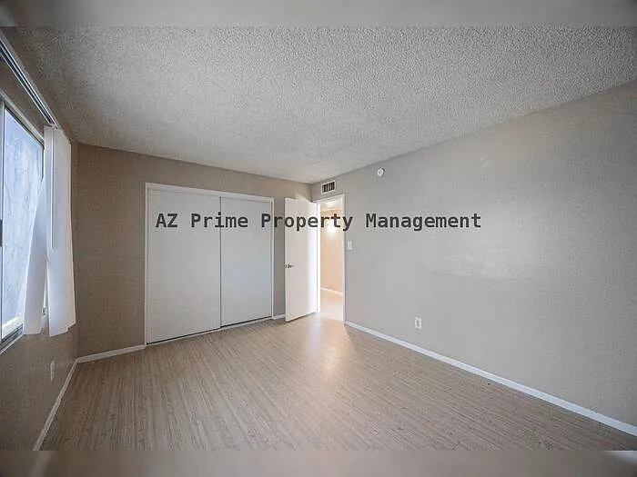 5214 N 42nd Pkwy — Photo 11
