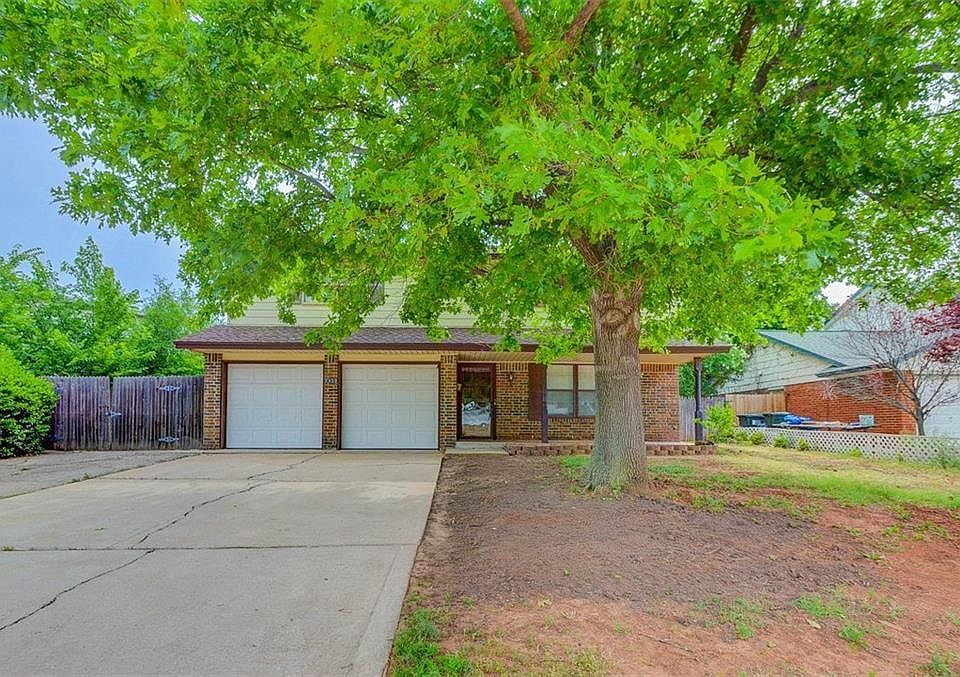 1st image of 2923 Woodview Dr