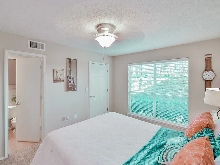 Creekside at Pear Ridge Apartments — Photo 16