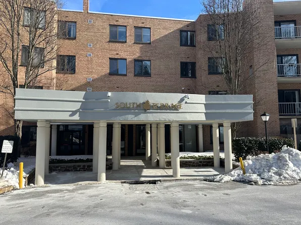 1637 Oakwood Dr #S-105, Narberth, PA 19072