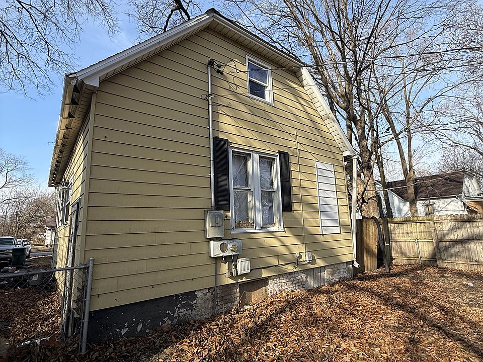 2nd image of 944 N College St