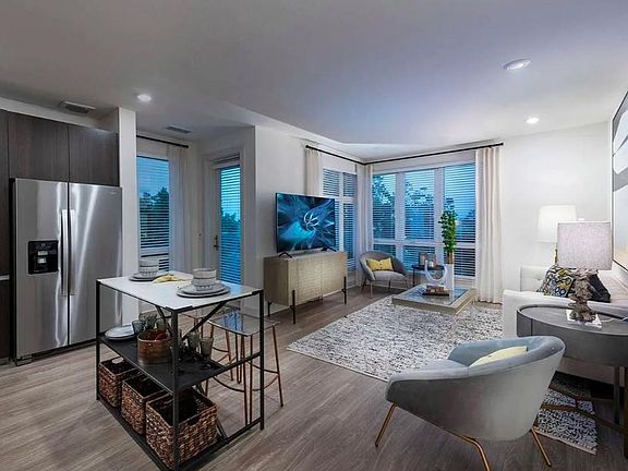 4th image of 1726 S Acoma St #201