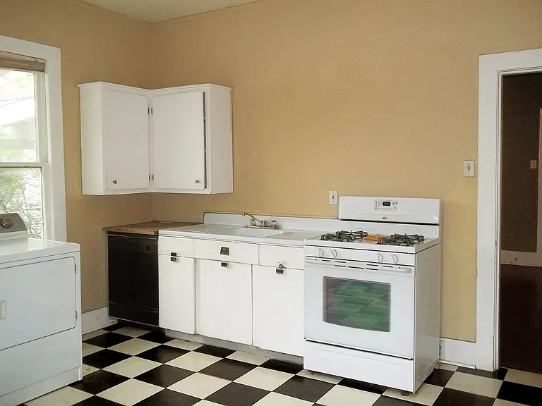 218 N Windomere Ave #B — Photo 6