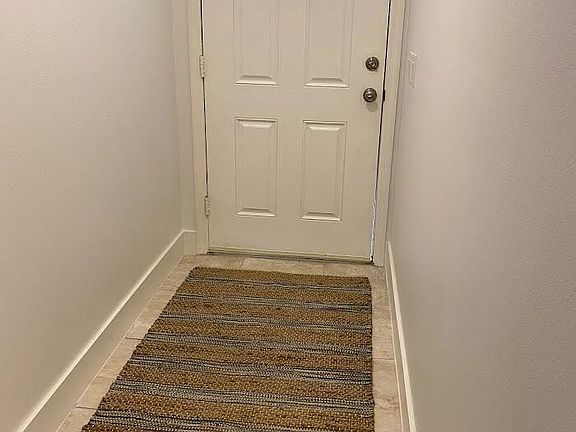 4th image of 810 Mimosa Pl