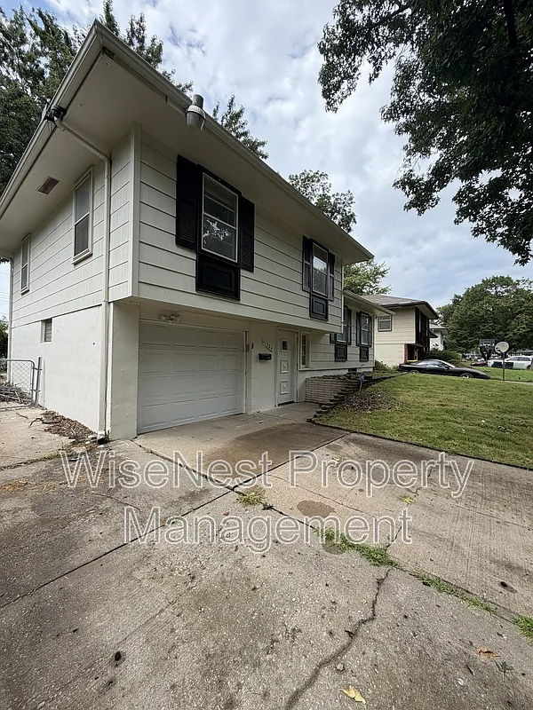 3 bed, 1.5 bath, 1416 sqft, $1,545 — Photo 3