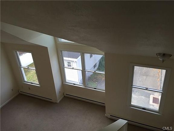 4th image of 34 Glenwood Ave #202