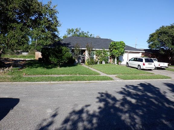 3rd image of 825 Alden Dr