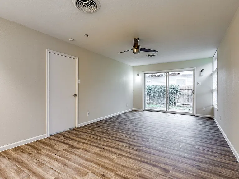511 E Hathaway Dr — Photo 16