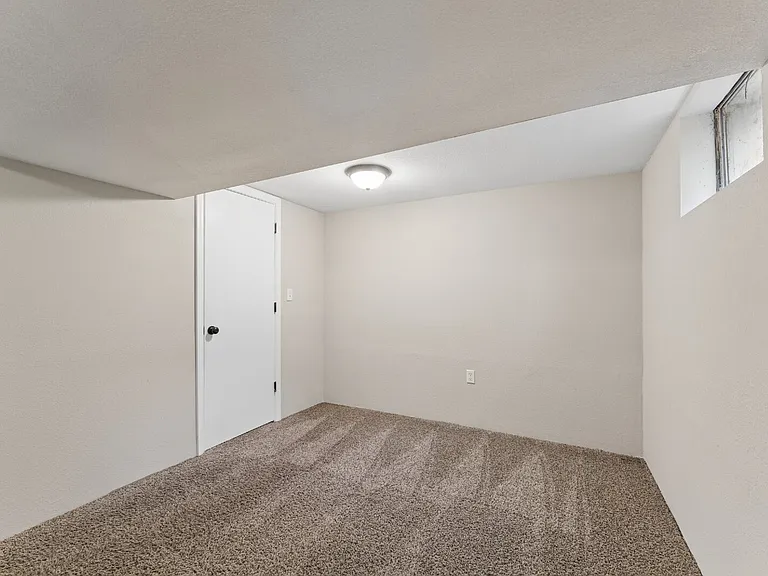 416 SE Claremont St — Photo 16