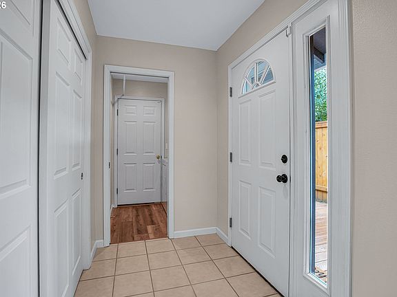 5th image of 811 NW Meadows Dr