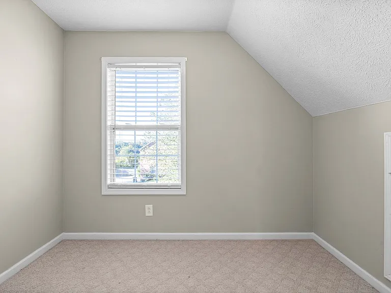 3487 Hickory Glen Dr — Photo 37
