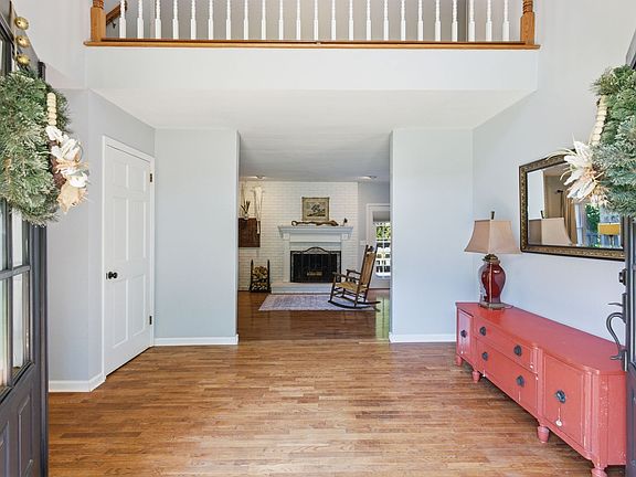 4th image of 127 Nathan Forest Dr