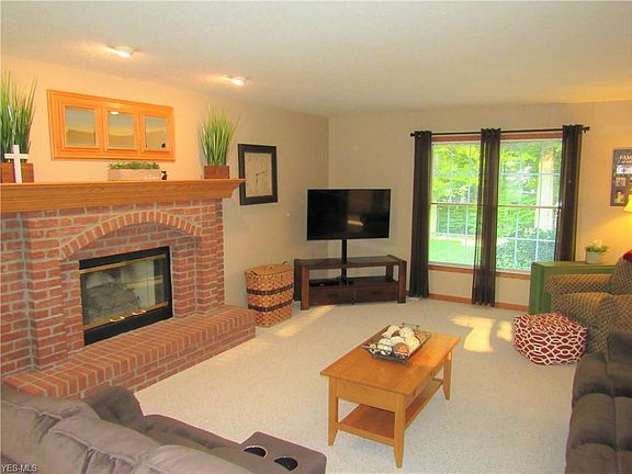 3rd image of 3711 White Oak Dr