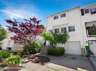 125 Hampton Grn, Staten Island, NY 10312