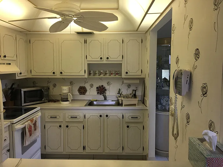 99 Saxony Cir #C — Photo 6