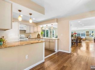 530 Oakdene Ave, Ridgefield, NJ 07657