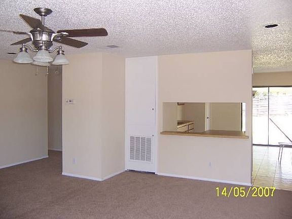 living area..front of kitchen