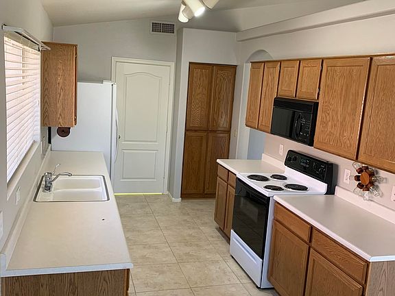 5th image of 9847 W Potter Dr