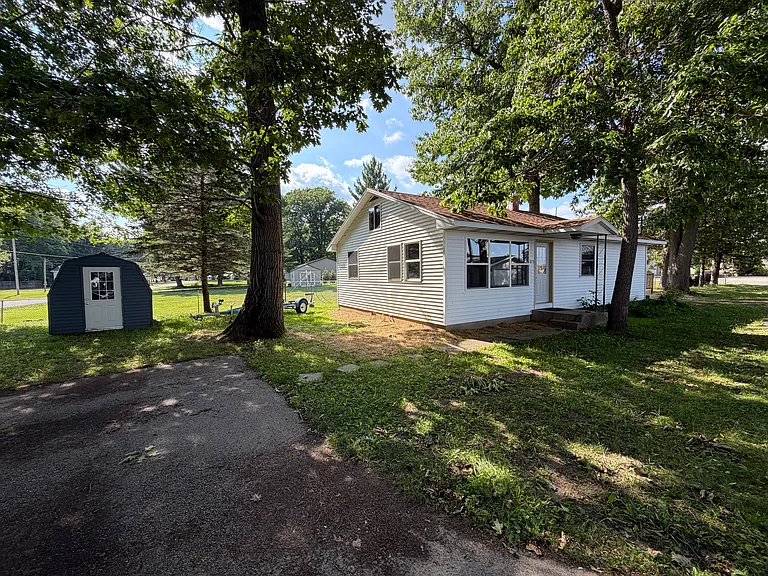 872 Clifford Lake Dr — Photo 1