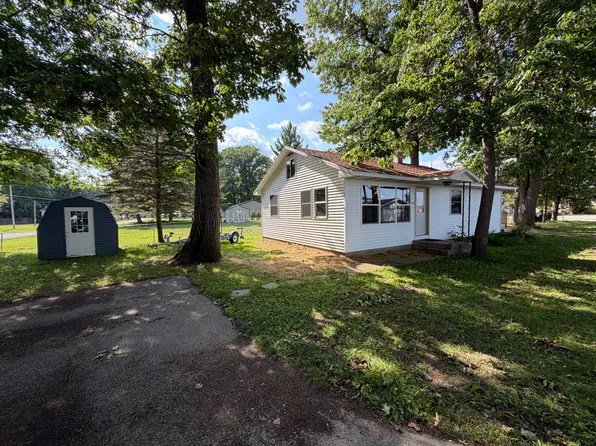 872 Clifford Lake Dr, Stanton, MI 48888