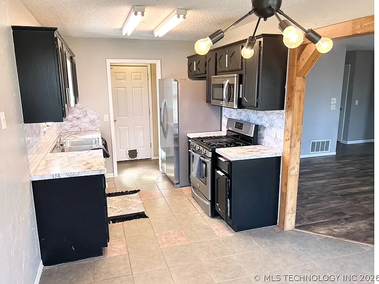2229 W Quinton St — Photo 7