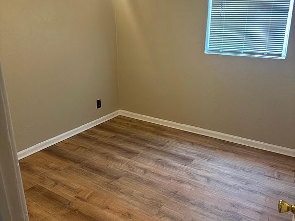 5th image of 216 N Sheridan Blvd Unit 2