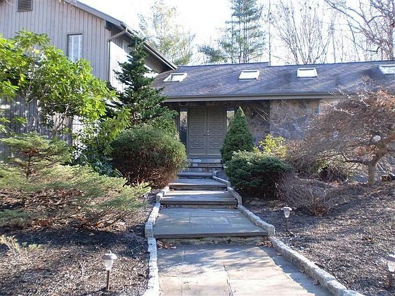 Front Walkway Approach To Home