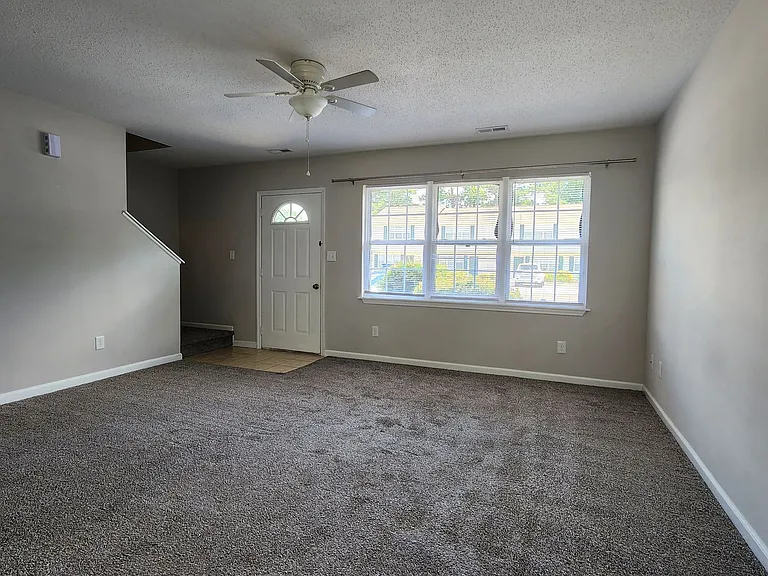 87 Century Ct — Photo 4