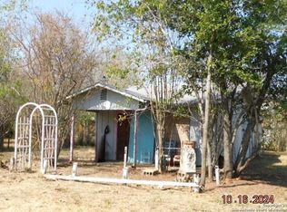 420 Avenue G, Poteet, TX 78065