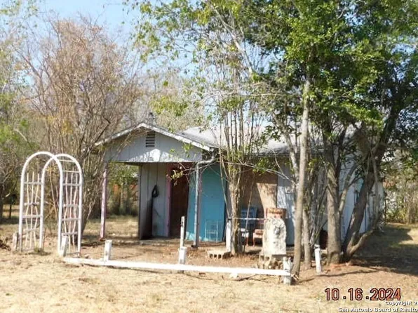 420 AVENUE G, Poteet, TX 78065
