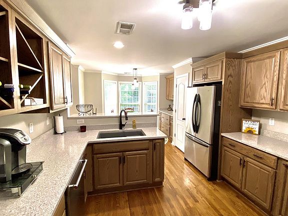 4th image of 734 Willowwind Dr