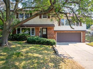 12 Winthrop St S, Saint Paul, MN 55119