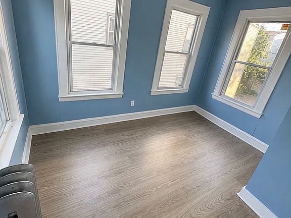 5th image of 192 Shepard Ave #2L