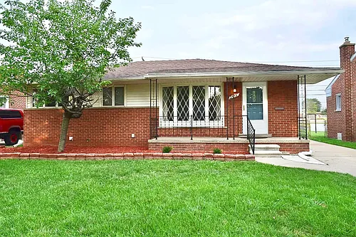 2459 Medford St Photo 1