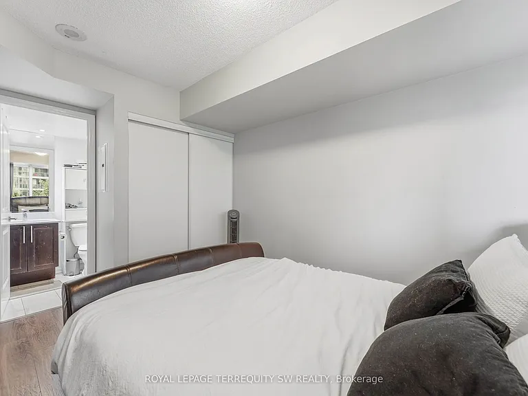 35 Bastion St #513 — Photo 11