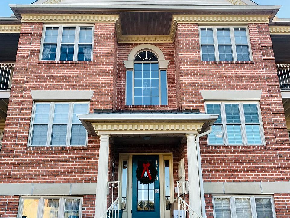 1st image of 1710 Landmark Dr #2E