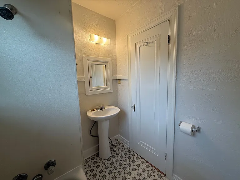 1718 N Indiana Ave #8 — Photo 8