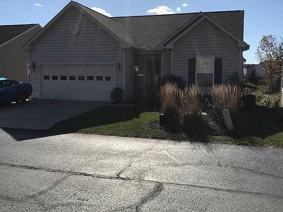 2nd image of 817 Lakeview Ct