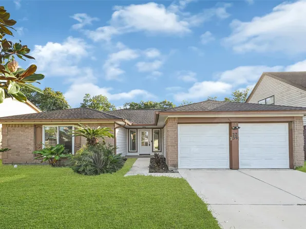 2239 Pilgrims Point Dr, Friendswood, TX 77546