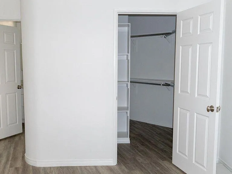 3815 McLaughlin Ave — Photo 9