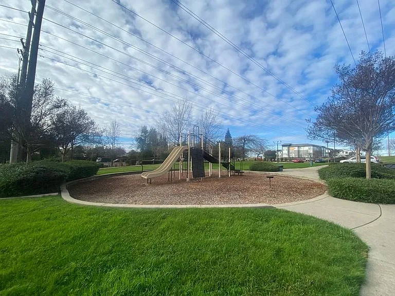 501 Gibson Dr #222 — Photo 30