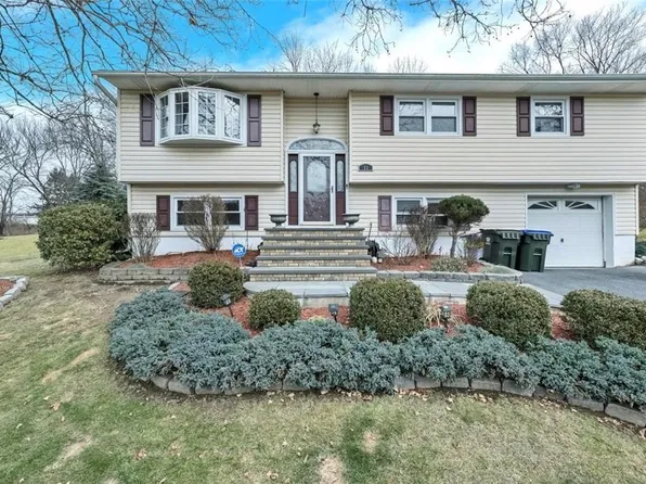 33 Pine Hill Road, Monroe, NY 10950