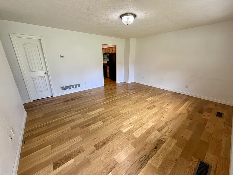 111 Beecher St #B — Photo 2