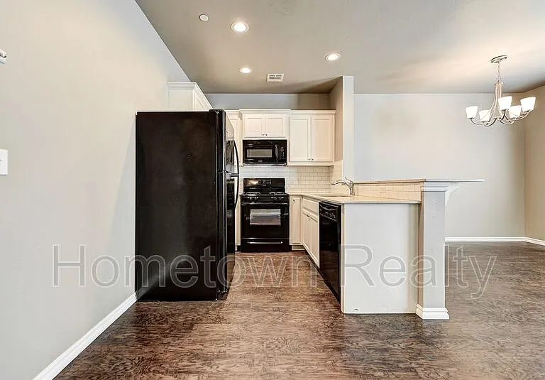 788 SW 13th St — Photo 17