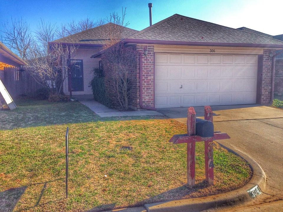 1st image of 304 SW 92nd St
