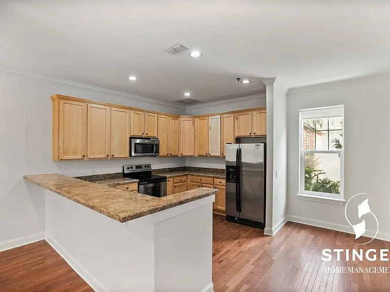 828B E Paris Ave — Photo 6