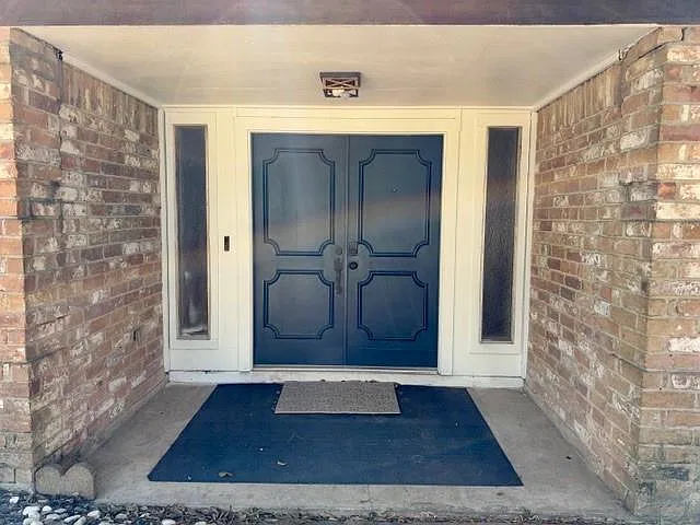 4 bed, 2.0 bath, 1905 sqft, $2,100 — Photo 2
