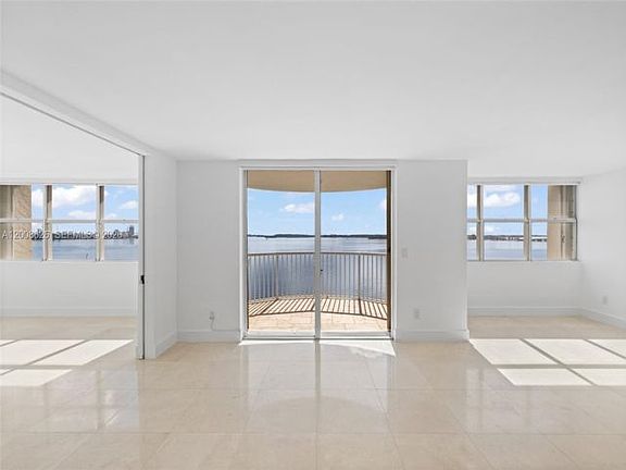 4th image of 1420 Brickell Bay Dr