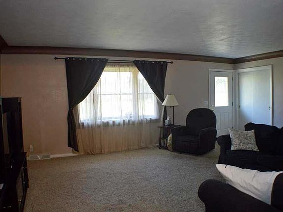 3rd image of 1191 Ashland Dr